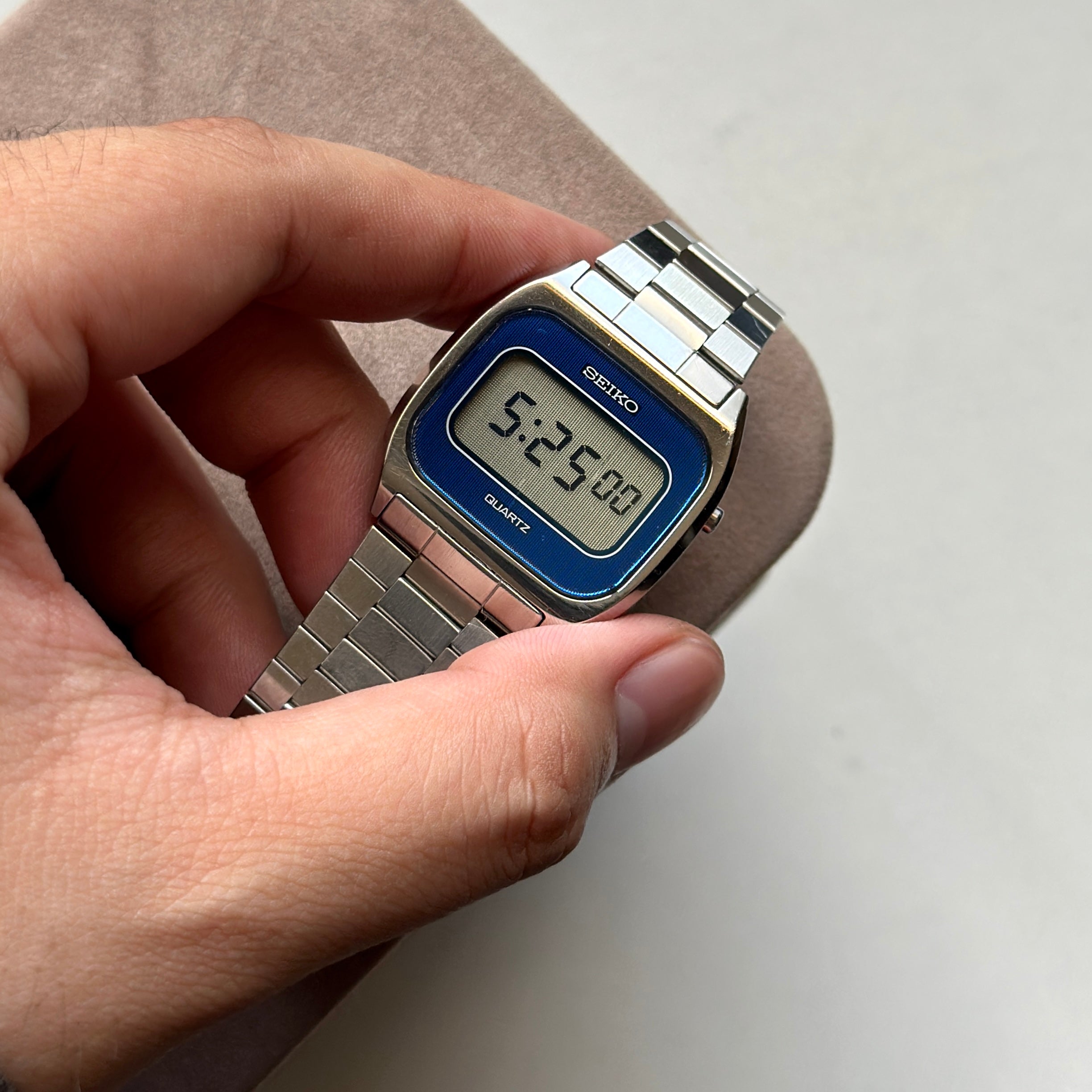 1979 Seiko Slim Digital Blue F033-4000