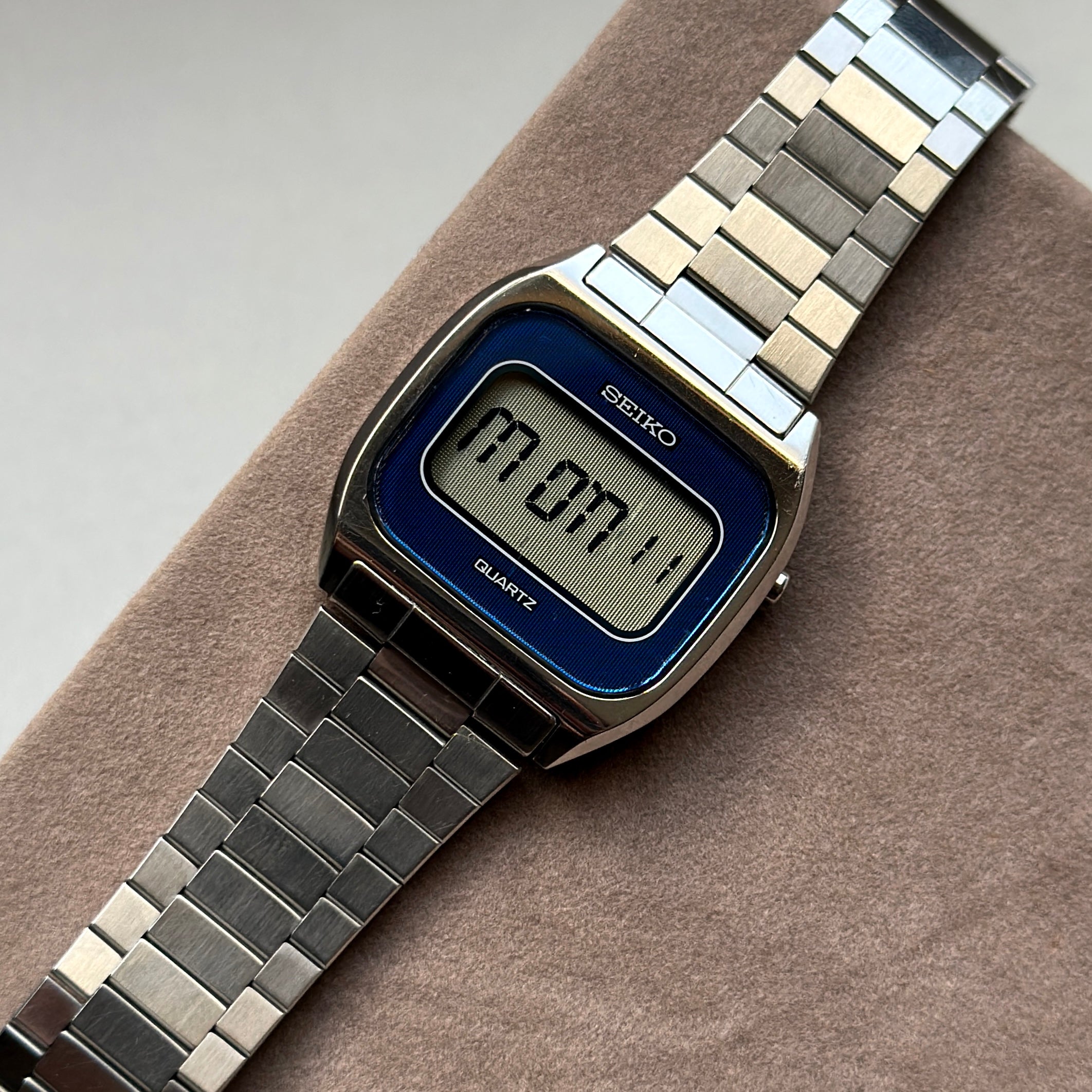 1979 Seiko Slim Digital Blue F033-4000
