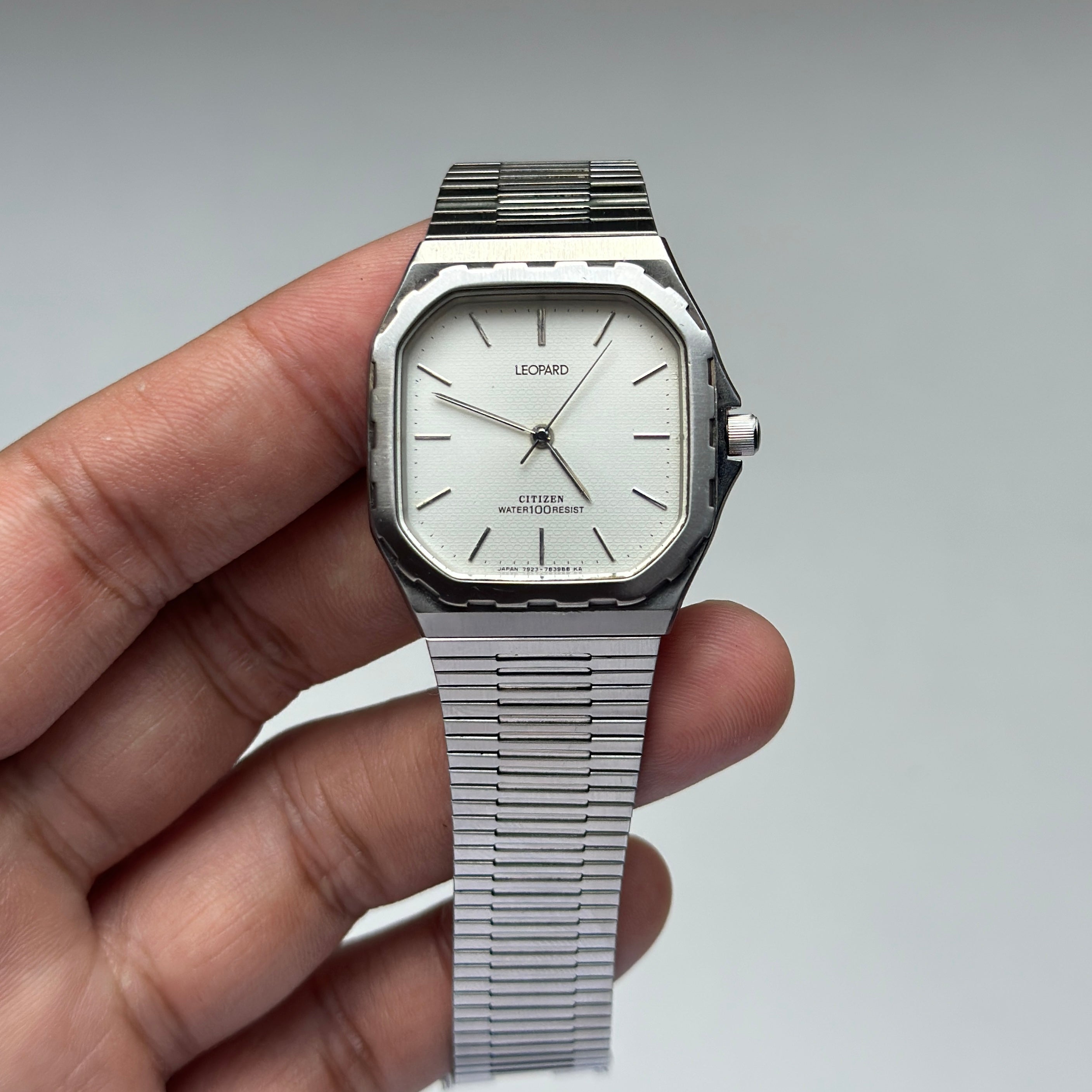 1980s Citizen White Leopard 7933-799976