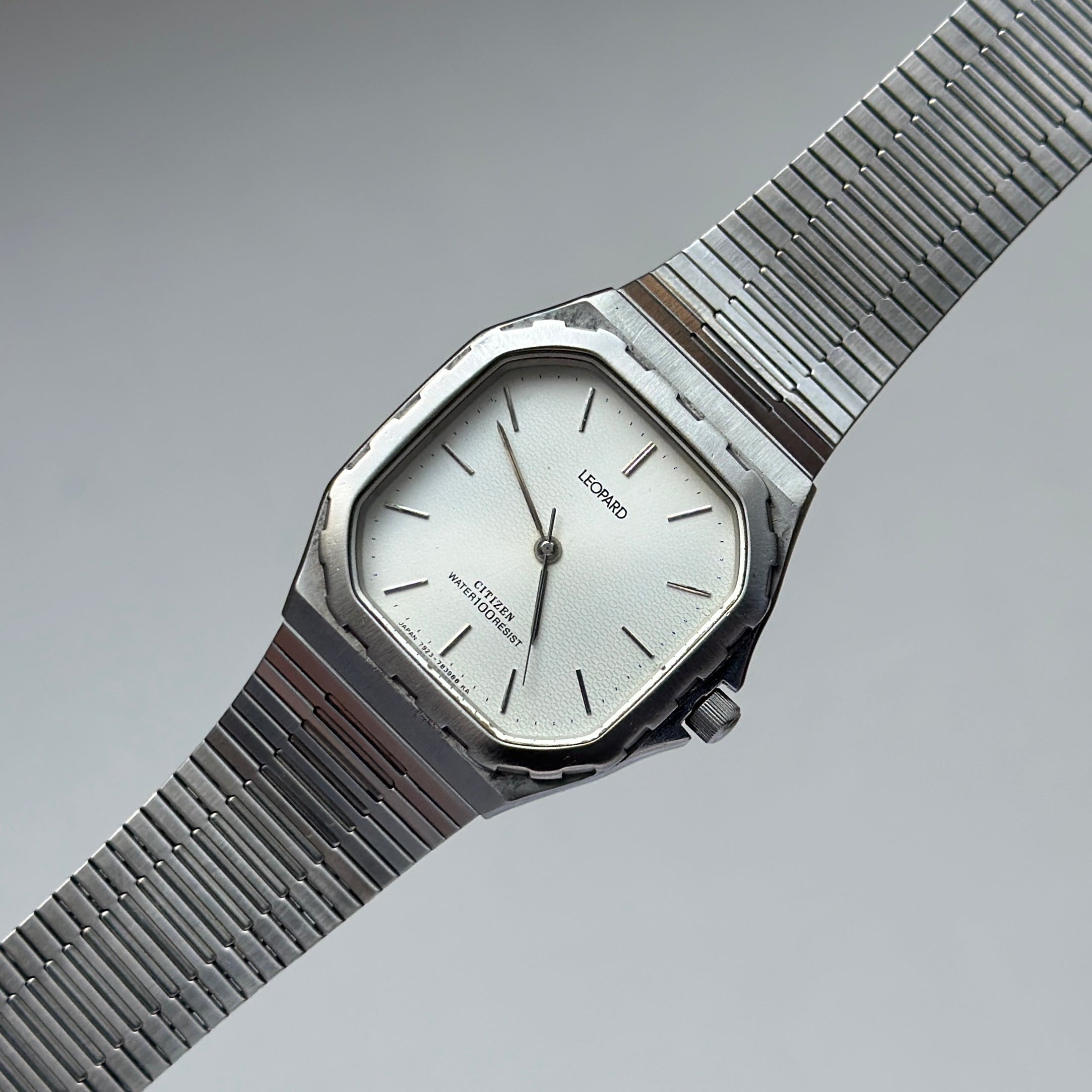1980s Citizen White Leopard 7933-799976